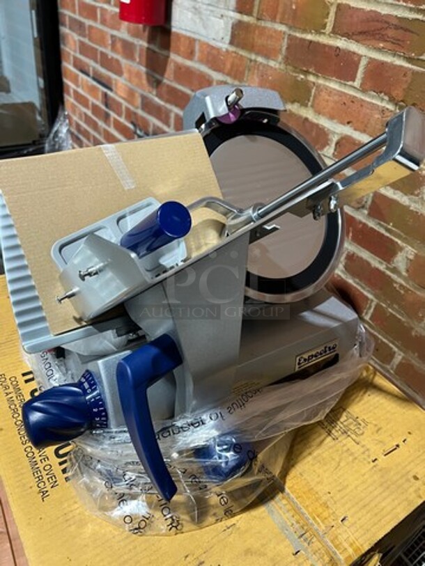 BRAND NEW! IN THE BOX! Espectro Commercial Countertop 10" Blade Deli/ Meat Slicer! All Stainless Steel! Model: SLE10T - Image 3 of 5