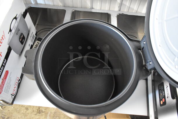 BRAND NEW SCRATCH AND DENT! Avantco 177RW92 Stainless Steel Commercial Countertop Rice Cooker. 120 Volts, 1 Phase. Tested and Working! - Image 10 of 11