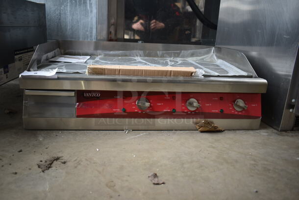BRAND NEW SCRATCH AND DENT! 2023 Avantco 177EG30N Stainless Steel Commercial Countertop Electric Powered Flat Top Griddle. 208/240 Volts, 1 Phase.  - Image 4 of 5