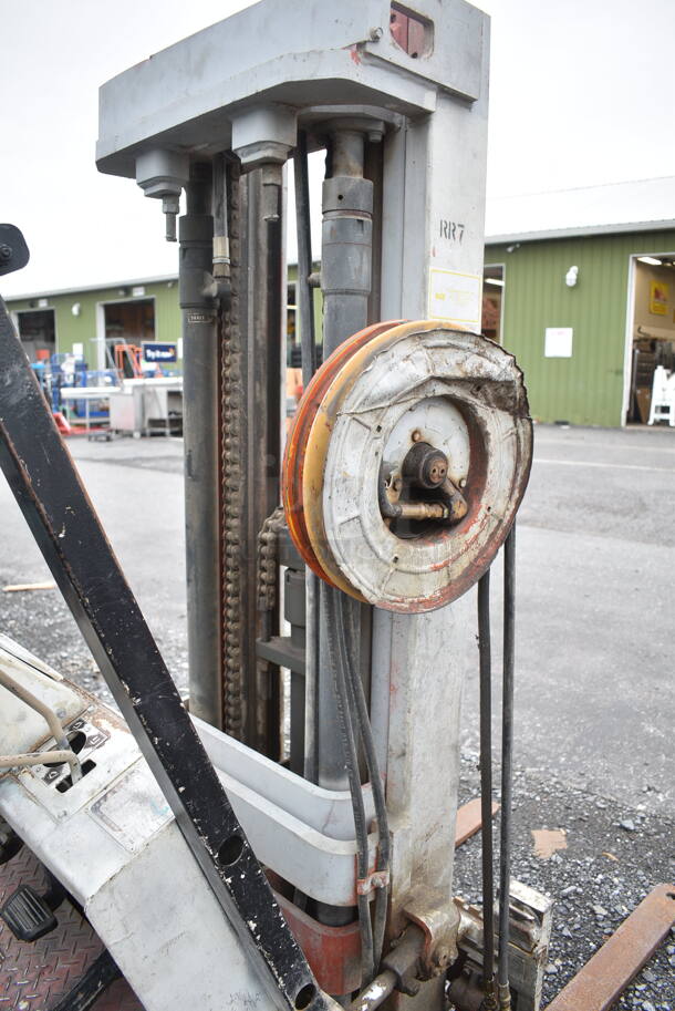 Datsun CFO1 Type G Metal Commercial 2,400 Pound Capacity Propane Gas Powered Fork Lift. Reads 2,300 Hours. Does Not Have Service Brakes. Runs and Drives! - Image 9 of 12