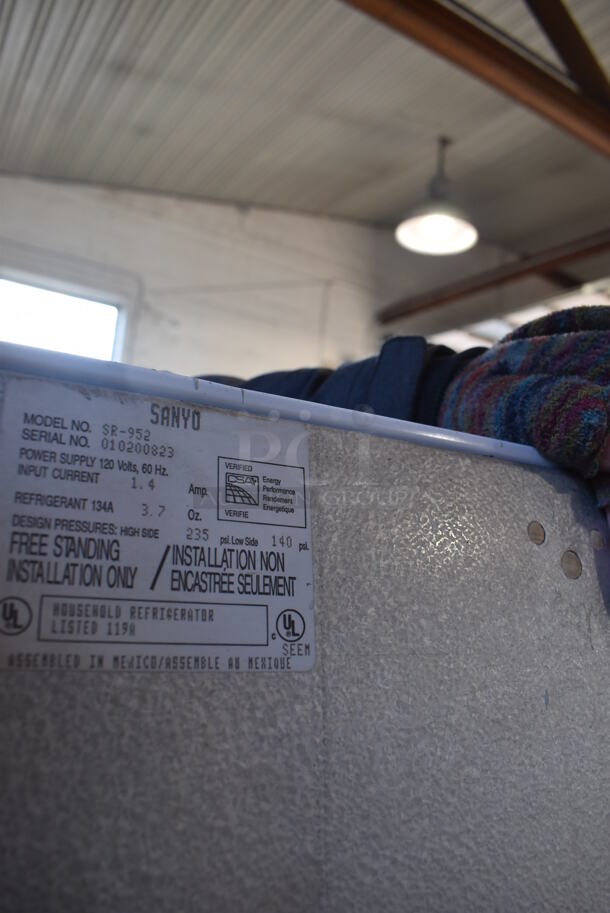 Sanyo SR-952 Metal Cooler. 120 Volts, 1 Phase. 21.5x24x54. Tested and Powers On But Does Not Get Cold - Image 6 of 6