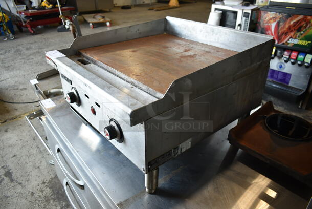 Vulcan VCRG24-11 Stainless Steel Commercial Countertop Natural Gas Powered Flat Top Griddle. 50,000 BTU. - Image 3 of 8