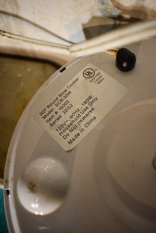 2 Various Countertop Metal Slow Cookers; SCR-30W and 3100/2. Missing Lids. 10x9x7, 10x9x9. 2 Times Your Bid! (bar) - Image 4 of 5