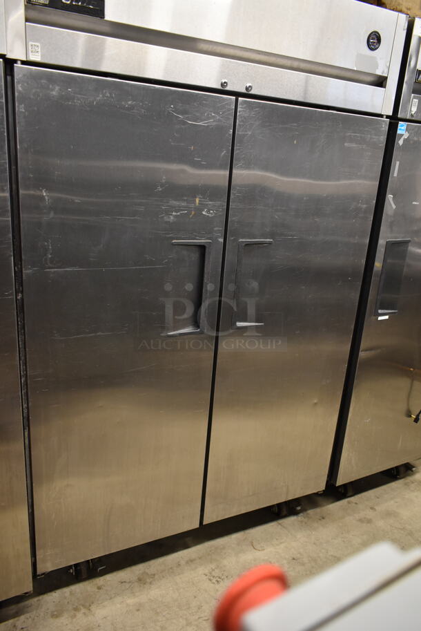 2015 True TG2R-2S ENERGY STAR Stainless Steel Commercial 2 Door Reach In Cooler w/ Poly Coated Racks on Commercial Casters. 115 Volts, 1 Phase. Tested and Working! - Image 3 of 8