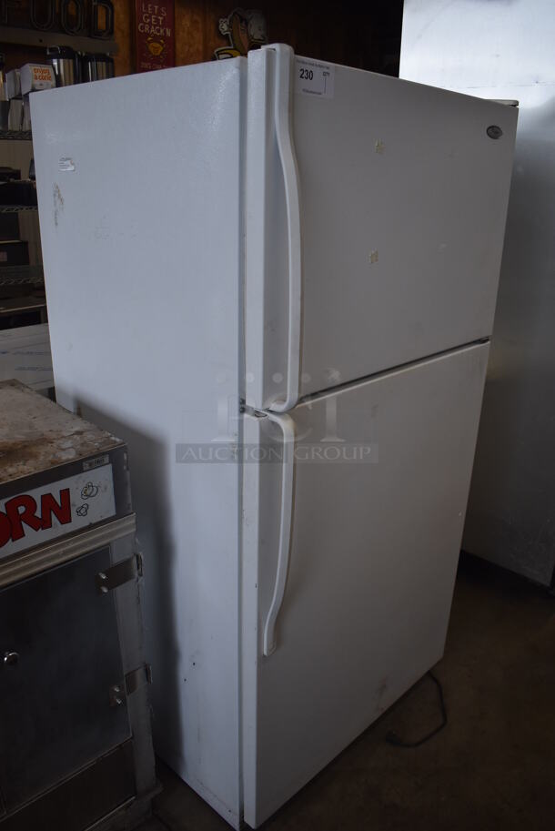 Whirlpool ET1MHKXMQ02 Metal Cooler Freezer Combo Unit. 115 Volts, 1 Phase. 33x30x66. Tested and Does Not Power On - Image 3 of 8