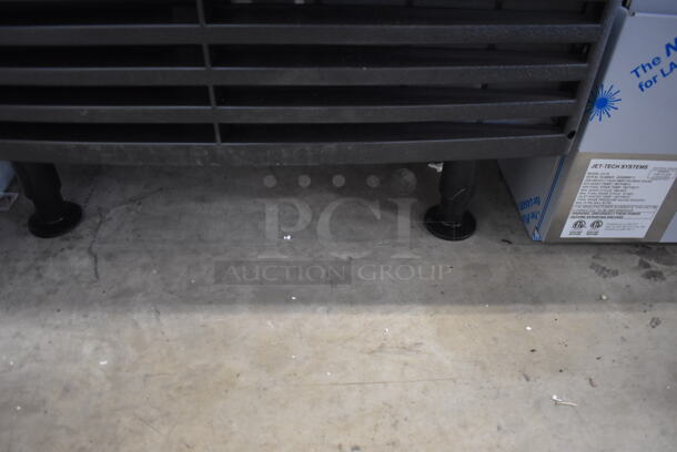 BRAND NEW SCRATCH AND DENT! Avantco Ice 194UCH160A Stainless Steel Commercial Self Contained Undercounter Half Cube Ice Machine. 115 Volts, 1 Phase. - Image 8 of 9