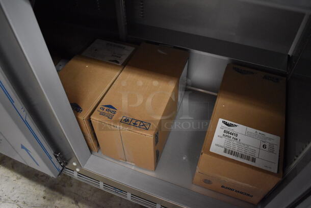 BRAND NEW SCRATCH AND DENT! Beverage Air SPE72HC-18 Stainless Steel Commercial Sandwich Salad Prep Table Bain Marie Mega Top w/ Racks and 18 Drop In Bins on Commercial Casters. 115 Volts, 1 Phase. 72x30x43. Tested and Working! - Image 11 of 12