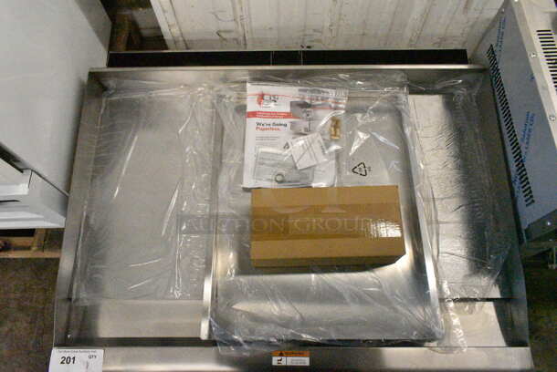 BRAND NEW SCRATCH AND DENT! Cooking Performance Group CPG 351GTCPG36NL Stainless Steel 36" Gas Countertop Griddle with Flame Failure Protection and Thermostatic Controls. 90,000 BTU. - Image 5 of 7