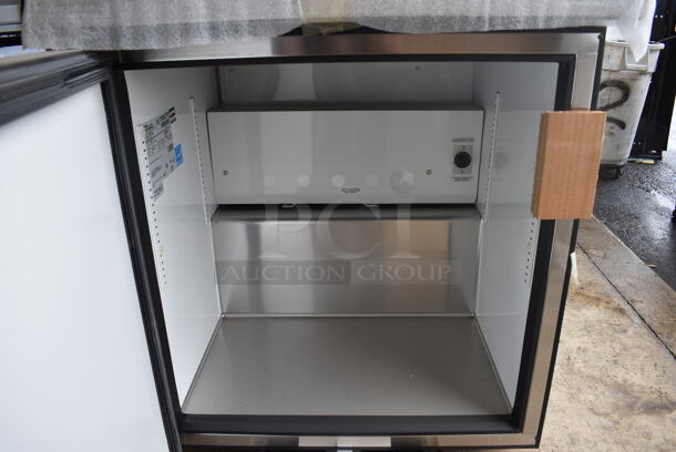 BRAND NEW IN BOX! True Model TWT-27 ENERGY STAR Stainless Steel Commercial Single Door Work Top Cooler. comes w/ Commercial Casters and Poly Coated Rack. 115 Volts, 1 Phase. 27.5x30x36. Tested and Working! - Image 3 of 10