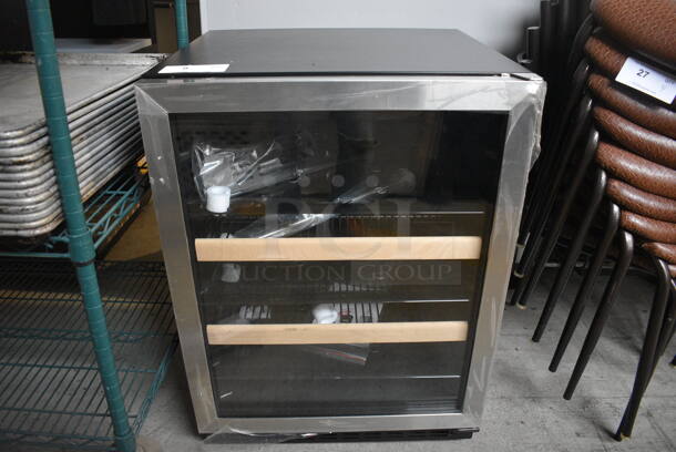 BRAND NEW! Azure Model A124BEV-S Metal Mini Cooler Merchandiser. 115 Volts, 1 Phase. 23.5x22x33.5. Tested and Working!