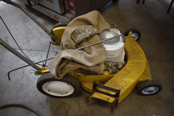Metal Push Lawnmower. 21x32x40 - Image 4 of 7