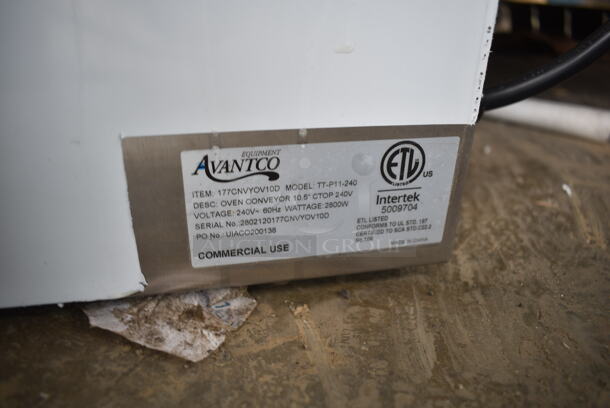 BRAND NEW SCRATCH AND DENT! Avantco 177CNVYOV10D Stainless Steel Commercial Countertop Conveyor Oven. 240 Volts, 1 Phase.  - Image 5 of 5