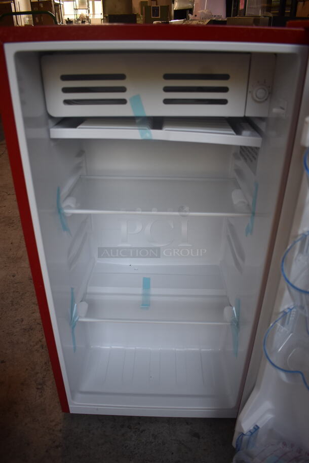 BRAND NEW SCRATCH AND DENT! Hamilton Beach Electric Powered Free Standing Red Cooler with Door Organization. 115V 1 Phase Tested and Working! - Image 4 of 5