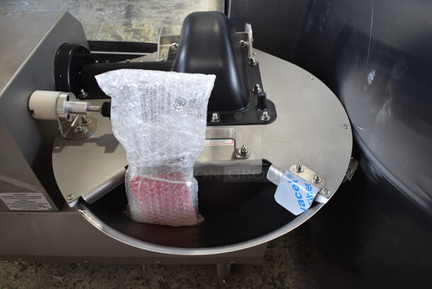BRAND NEW SCRATCH AND DENT! Sirman 40794058 Stainless Steel Commercial Countertop Buffalo Chopper w/ S Blade. 120 Volts, 1 Phase. Tested and Working! - Image 4 of 7