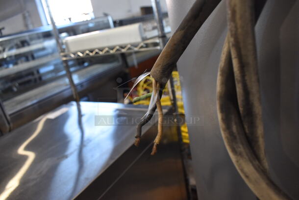 REFURBISHED! Hobart P 660 Metal Commercial Floor Style 60 Quart Planetary Dough Mixer w/ Stainless Steel Mixing Bowl and Dough Hook Attachment. 240 Volts, 1 Phase. Unit Has Been Professionally Refurbished! 28x40x56 - Image 7 of 10