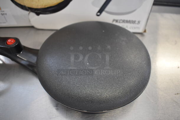 IN ORIGINAL BOX! Nutrichef AZPKCRM08 Metal Countertop Electric Crepe Maker. 120 Volts, 1 Phase. 18x9x3 - Image 2 of 6