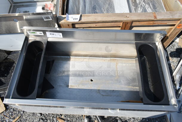 BRAND NEW SCRATCH AND DENT! Regency 600IB1836CP 18" x 36" Underbar Ice Bin with 7 Circuit Post-Mix Cold Plate and Bottle Holders - 79 lb. - Image 3 of 7