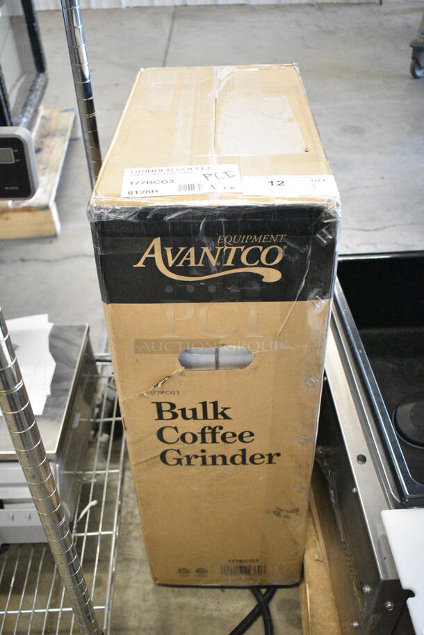 BRAND NEW SCRATCH AND DENT! Avantco 177BCG3 Metal Commercial Countertop 3 lb. Bulk Coffee Grinder. 110 Volts, 1 Phase. Tested and Working! - Image 2 of 3