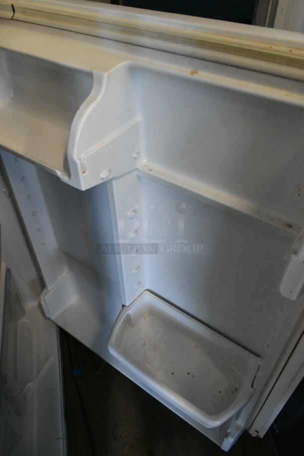 Maytag M1TXEGMYW01 Metal Cooler w/ Freezer. 115 Volts, 1 Phase. Tested and Working! - Image 5 of 6