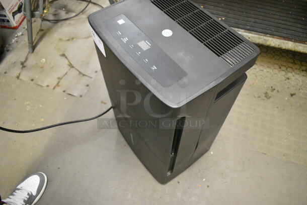 General Electric GE ADEL45LYL1 45 Pint Dehumidifier. 115 Volts, 1 Phase. This Unit Was In Working Condition When the Restaurant Closed. (kitchen) - Image 4 of 5
