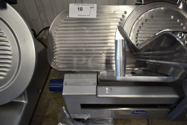 BRAND NEW SCRATCH AND DENT! Globe Chefmate GC512 Stainless Steel Commercial Countertop Automatic Meat Slicer w/ Blade Sharpener. 115 Volts, 1 Phase. Tested and Working! - Image 4 of 10