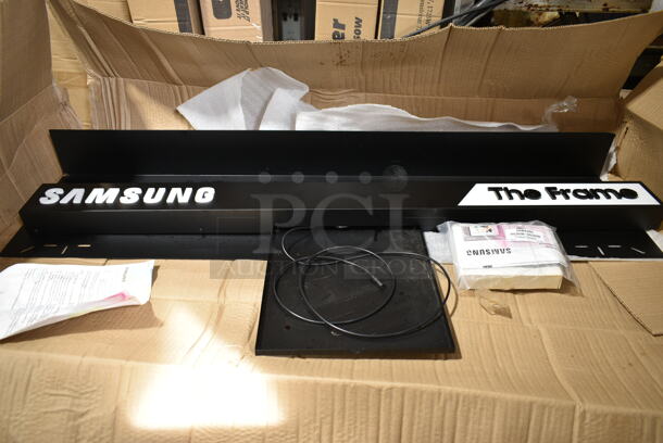 BRAND NEW SCRATCH AND DENT! Samsung 1010172 Black Frame Display - Image 1 of 7