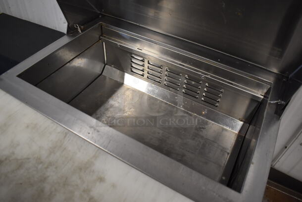 Kelvinator KCST27.8 Stainless Steel Commercial Sandwich Salad Prep Table Bain Marie Mega Top on Commercial Casters. 115 Volts, 1 Phase. 28x31x42.5. Tested and Working! - Image 4 of 6