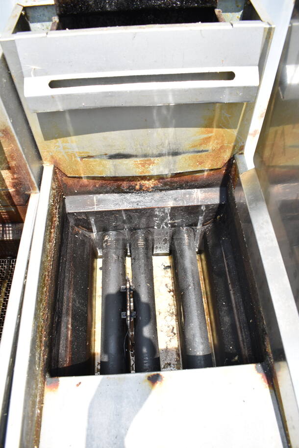 Vulcan LG300-1 Stainless Steel Commercial Floor Style Natural Gas Powered Deep Fat Fryer w/ Side Splash Guard and 2 Metal Fry Baskets on Commercial Casters. 90,000 BTU. - Image 3 of 5