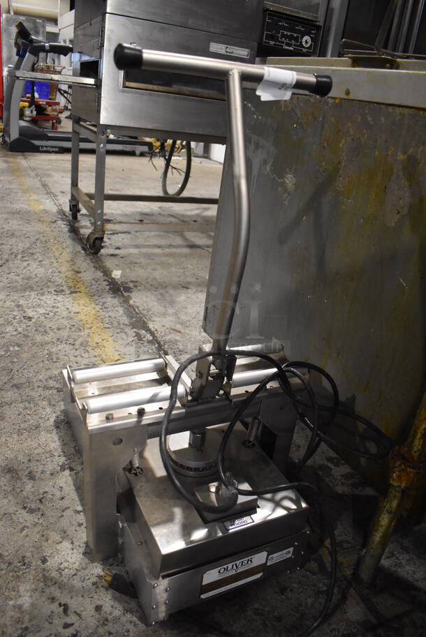 Oliver 1508 M Metal Commercial Countertop Tray Lidder Sealer. 115 Volts, 1 Phase. 16x26x23.5. Tested and Working! - Image 6 of 7