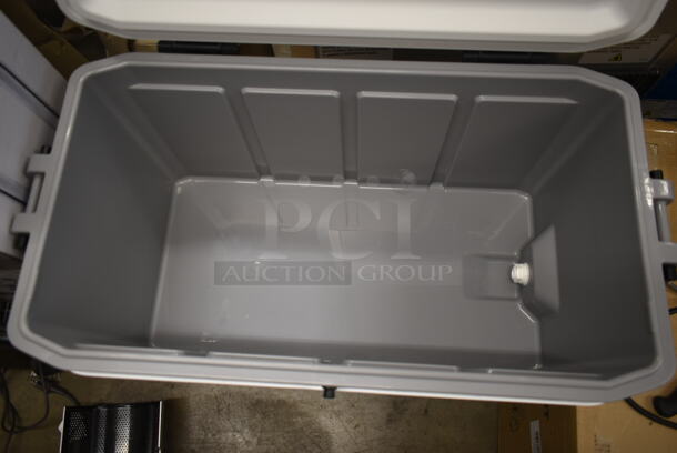 LIKE NEW! Igloo 50548 Marine Ultra 70 Qt. White Cooler with Comfort Grip Handles - Image 8 of 10