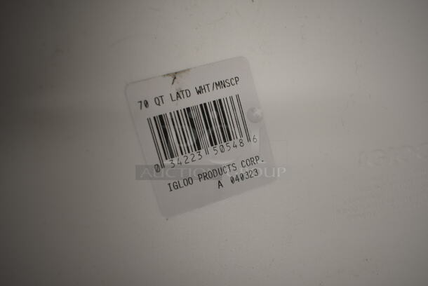 LIKE NEW! Igloo 50548 Marine Ultra 70 Qt. White Cooler with Comfort Grip Handles - Image 10 of 10
