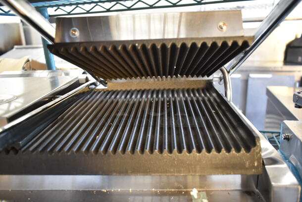 BRAND NEW SCRATCH AND DENT! 2022 Globe GPGDUE10 Stainless Steel Commercial Countertop Double Panini Press. 240 Volts.  - Image 4 of 5
