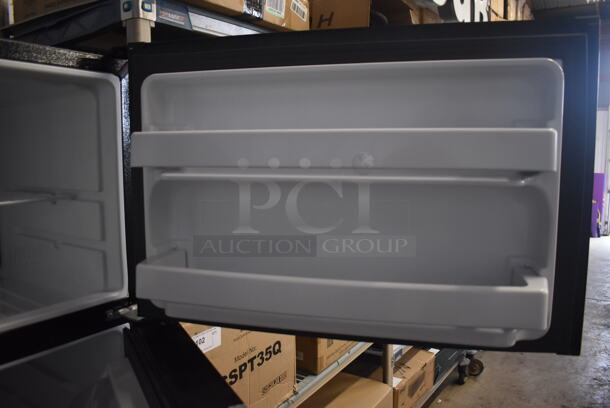 BRAND NEW! GE GTS18GTNFRBB Metal Cooler Freezer Combo Unit. 115 Volts, 1 Phase. 28x29x67. Tested and Working! - Image 5 of 8