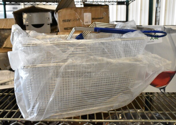 4 BRAND NEW SCRATCH AND DENT! Items Including 922EC4DIVFP Acopa 6.5 Qt. Supreme Divided Round Food Pan, Box of 12 oz Clear SAN Plastic Beer Mugs, 2 Metal Fry Baskets. 4 Times Your Bid!  - Image 3 of 7