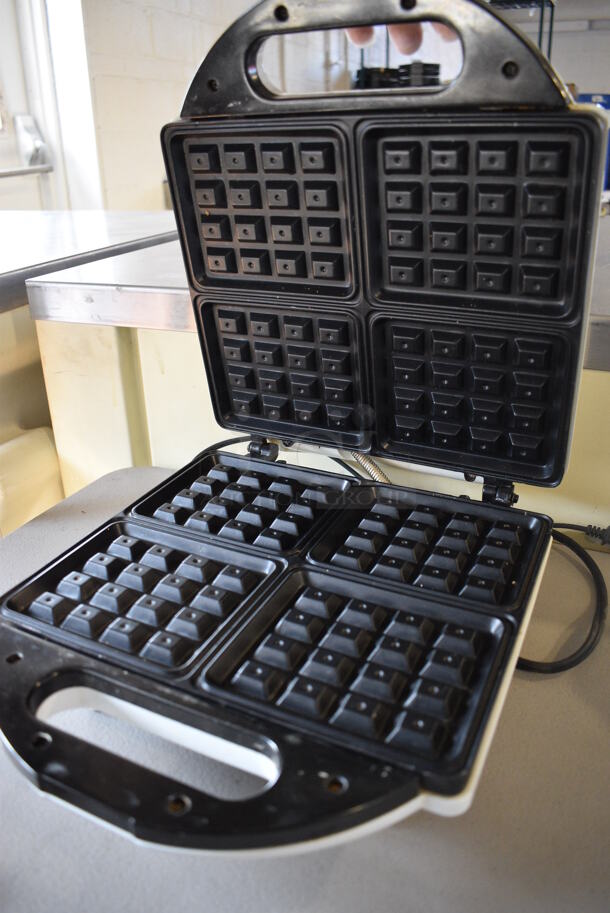 Farberware Model FSWM400 Metal Countertop Waffle Maker. 120 Volts, 1 Phase. 10.5x13.5x4. Tested and Working! - Image 3 of 4