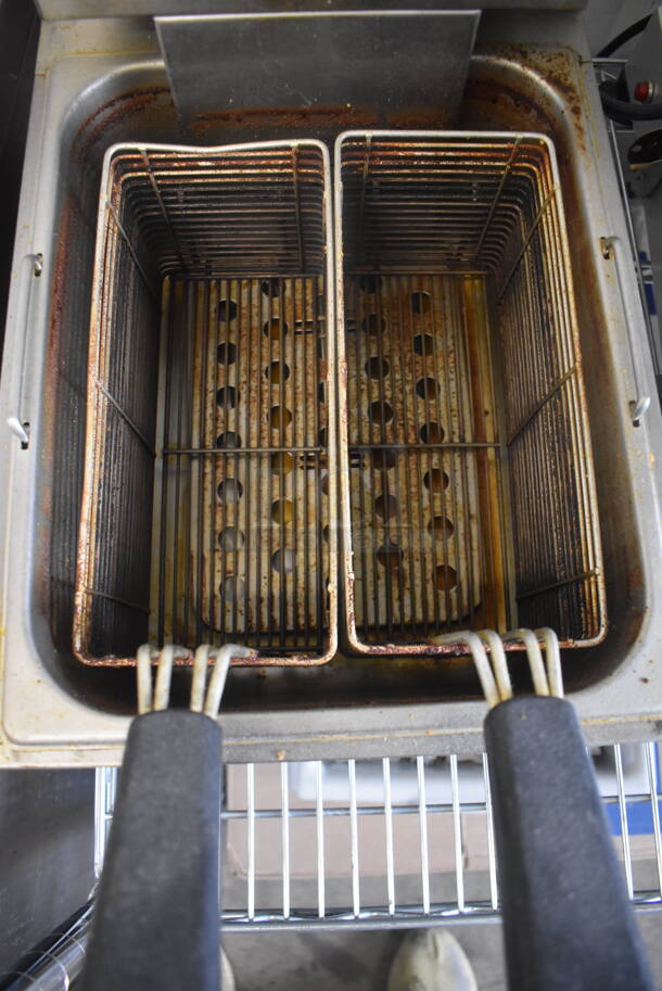 Anvil FFA7110 Countertop Fryer With 2 Fry Baskets 120 Volt 1 Phase - Image 4 of 6