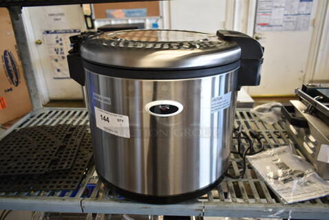 BRAND NEW SCRATCH AND DENT! 2023 Avantco 177RW90 Stainless Steel Commercial Countertop Electric Powered Rice Cooker. 120 Volts, 1 Phase. Tested and Working!