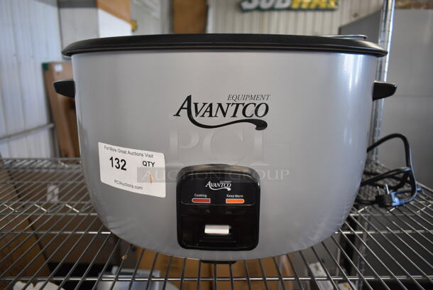 BRAND NEW SCRATCH AND DENT! Avantco 177RCB124 124 Cup (62 Cup Raw) Electric Rice Cooker / Warmer with Removable Lid . 240 Volts, 1 Phase.  - Image 2 of 5