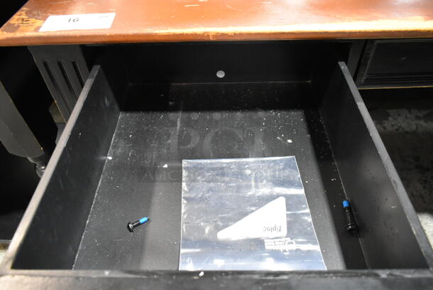 Desk w/ Wooden Desktop and 5 Drawers.  - Image 4 of 8