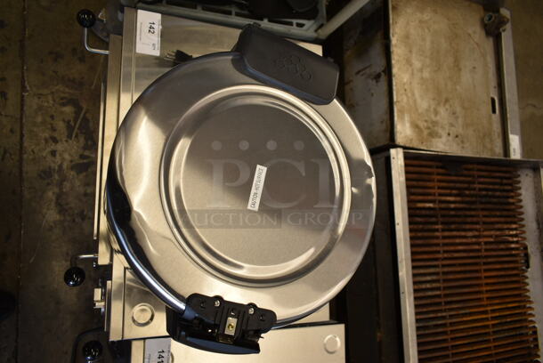 BRAND NEW SCRATCH AND DENT! 2023 Avantco 177RW90 Stainless Steel Commercial Countertop Electric Powered Rice Cooker. 120 Volts, 1 Phase. Tested and Working! - Image 8 of 8