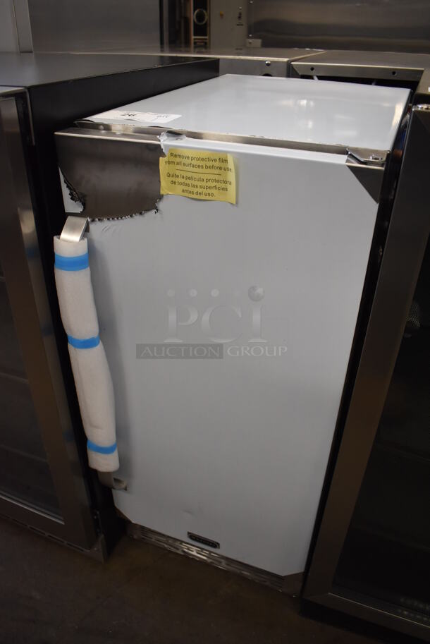 BRAND NEW SCRATCH AND DENT! 2018 Whynter BOR-326FS Stainless Steel Mini Single Door Reach In Cooler. 115 Volts, 1 Phase. 14.5x23x32.5. Tested and Working! - Image 2 of 6