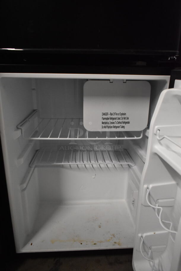 Galanz GL27BK Metal Mini Cooler. 115 Volts, 1 Phase. Tested and Powers On But Does Not Get Cold
 - Image 2 of 5