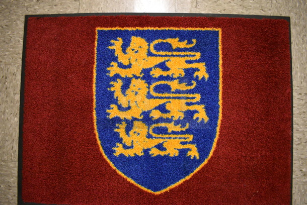 STUNNING! Medieval Lion Crest Floor Mat with Rubber Backing - Image 4 of 4