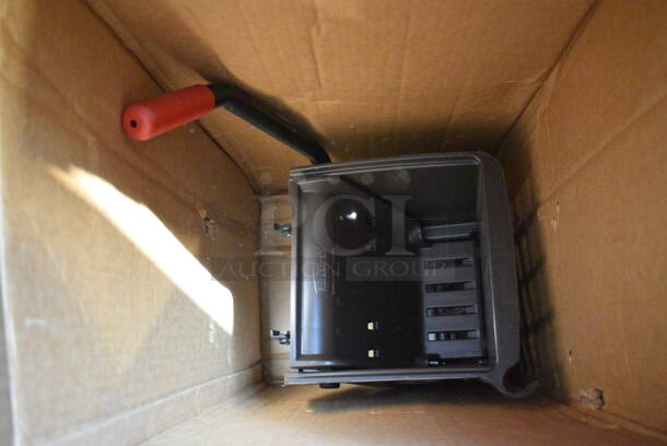 BRAND NEW IN BOX! Rubbermaid Poly Mop Bucket Wringing Attachment. 12x12x25