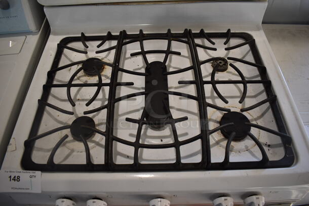 Frigidaire FFGF3019LWF Metal Natural Gas Powered 4 Burner Range w/ Oven. 30x27x47 - Image 3 of 8