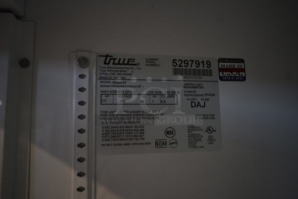 True GDM-37 Metal Commercial 2 Door Reach In Cooler Merchandiser. 115 Volts, 1 Phase.  Tested and Powers On But Does Not Get Cold - Image 6 of 6