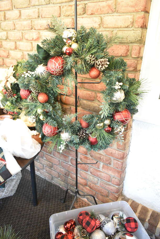 ALL ONE MONEY! Lot of Various Christmas Decor. (booth room)  - Image 5 of 7
