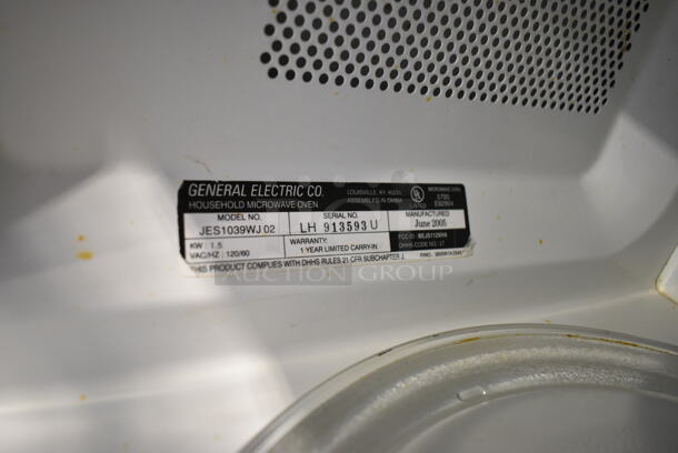 General Electric GE JES1039WJ02 Metal Countertop Microwave Oven. 120 Volts, 1 Phase.  - Image 5 of 5