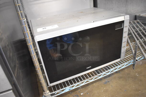 Sanyo EM-C6786V Metal Commercial Countertop Microwave Oven. 120 Volts, 1 Phase. 20.5x16x12.5 - Image 3 of 6