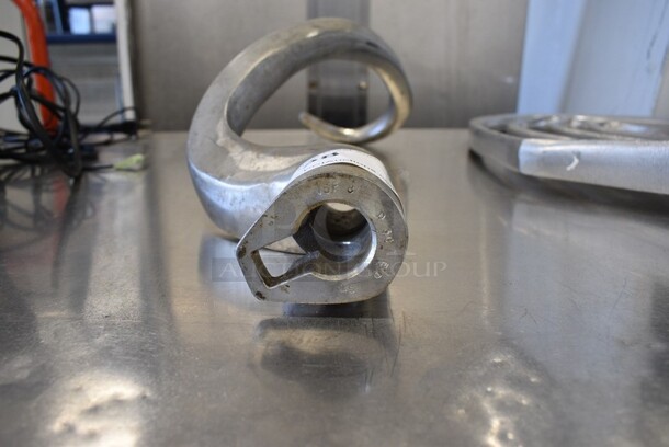 Hobart D30 Metal Commercial 30 Quart Dough Hook Attachment for Mixer. 4.5x4.5x16. - Image 4 of 4